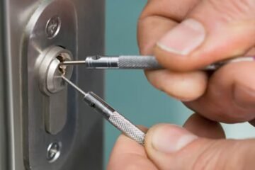 Find out how commercial locksmiths help new businesses by installing locks, setting up access controls, and performing security checks to keep your premises safe from day one.